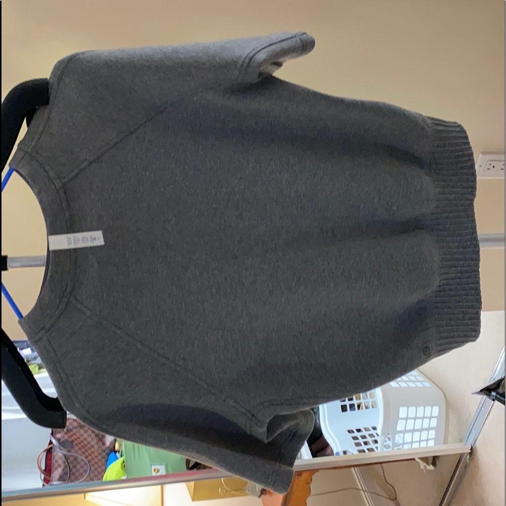 This a crop top from Lululemon